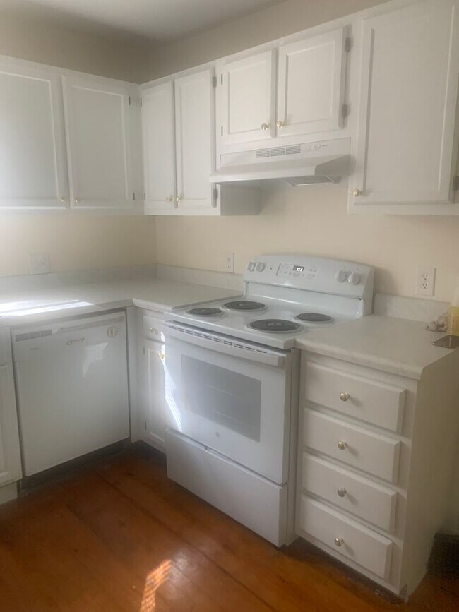Foto del edificio - REMODELED NW RALEIGH TOWNHOME OFF LEESVILLE ROAD
