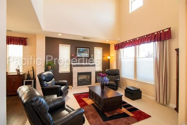 Building Photo - 2533 N Village Dr