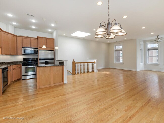 Foto del edificio - 709 W Diversey Pkwy