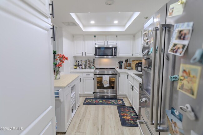 Foto del edificio - 7870 E Camelback Rd