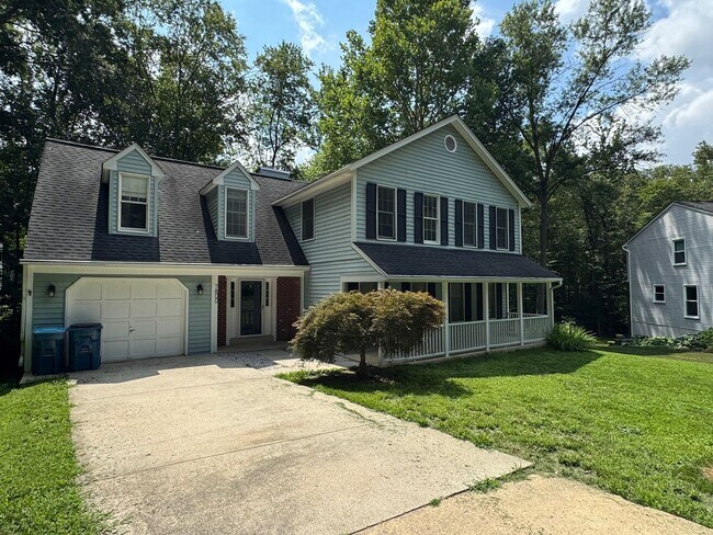 Building Photo - Stunning 4 Bed 3.5 Bath Home With Deck And...