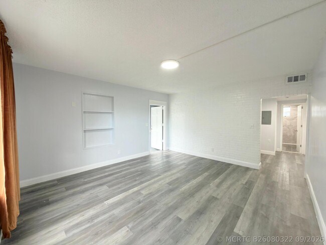 Building Photo - 131 E 27th St