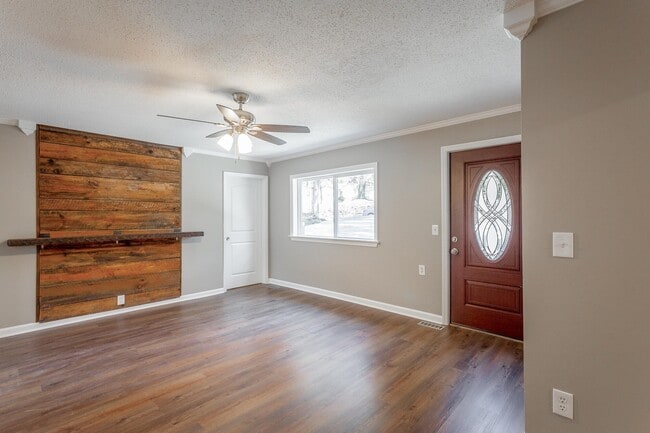 Building Photo - 516 Hedgewood Dr