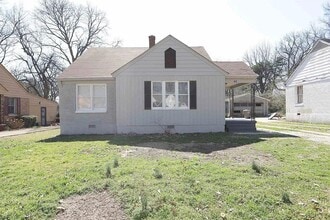 Building Photo - 93 E Fernwood Ave