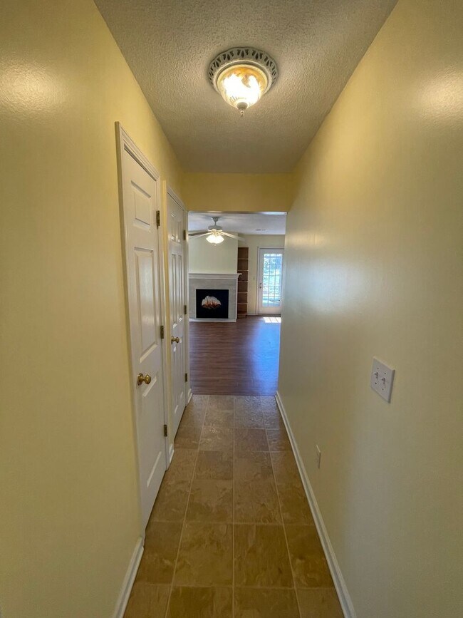 Foto del edificio - Nice Brick 3/2 House in Garden Lakes- $1,495