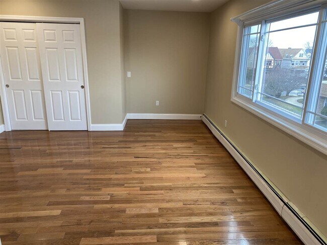 Foto del edificio - 121 Newman Ave