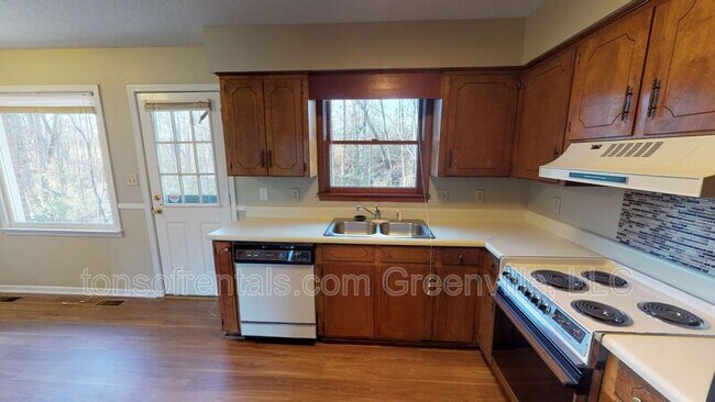 Building Photo - 111 Colebrook Ct