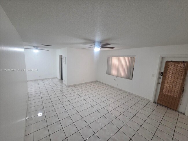 Foto del edificio - 348 S Federal Hwy