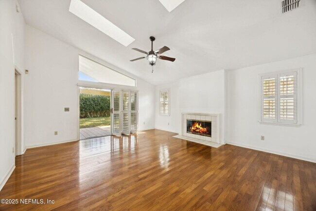 Foto del edificio - 4063 Mizner Ct