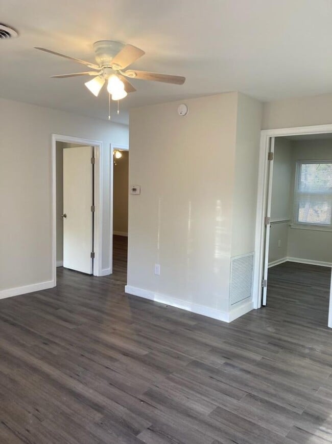 Building Photo - 310 Brookedge Dr