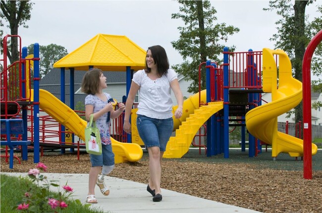 Building Photo - Campbell Crossing - Military Living