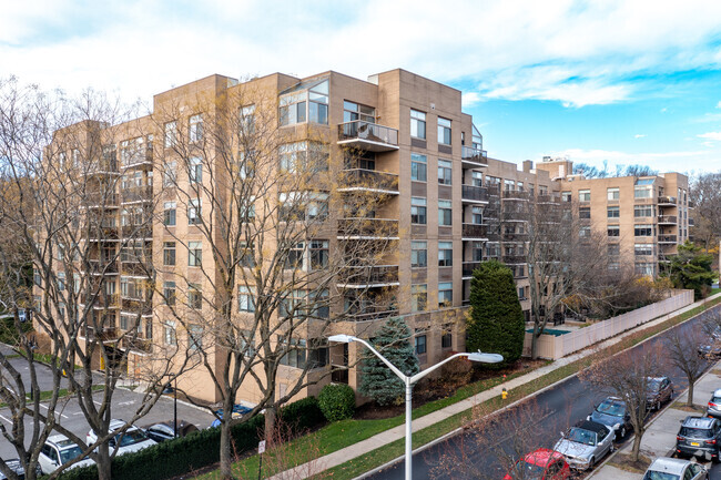 Building Photo - The Carlton House at Larchmont