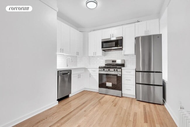 Foto del edificio - 300 W 17th St