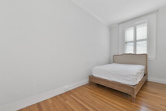 Building Photo - 240 Marlborough St