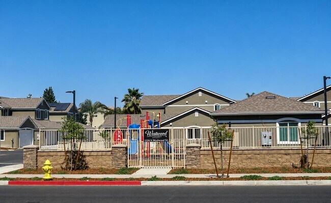 Foto del edificio - 1120 N Westwood St
