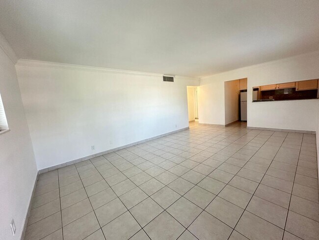 Building Photo - 817 Lighthouse Dr