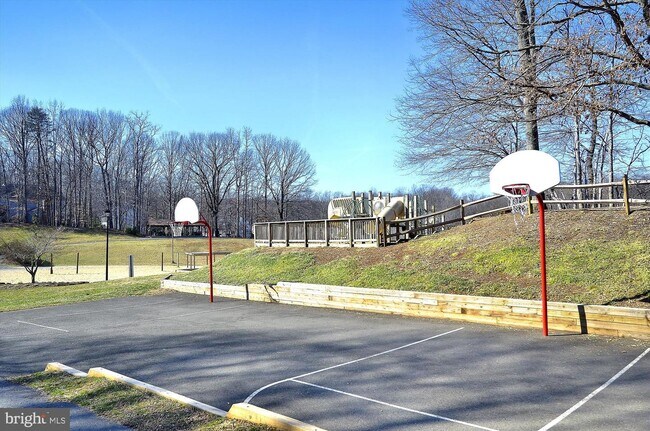 Building Photo - 15265 Larkspur Ln