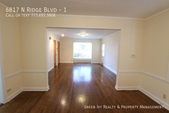 Foto del edificio - 6817 N Ridge Blvd
