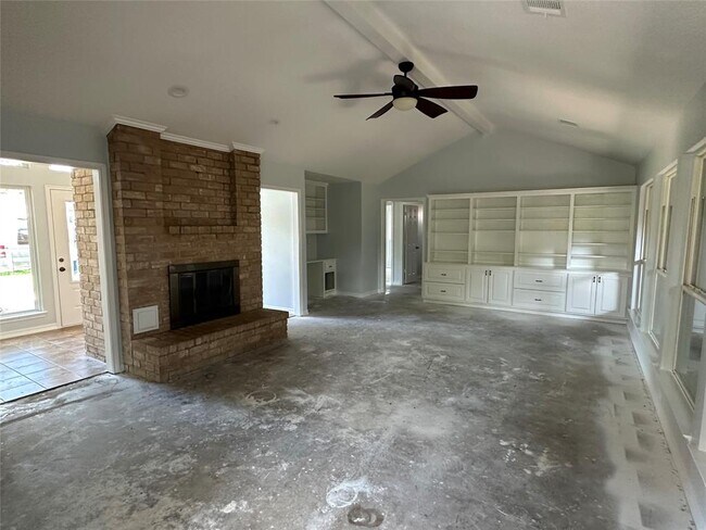 Building Photo - 15711 4 Leaf Dr