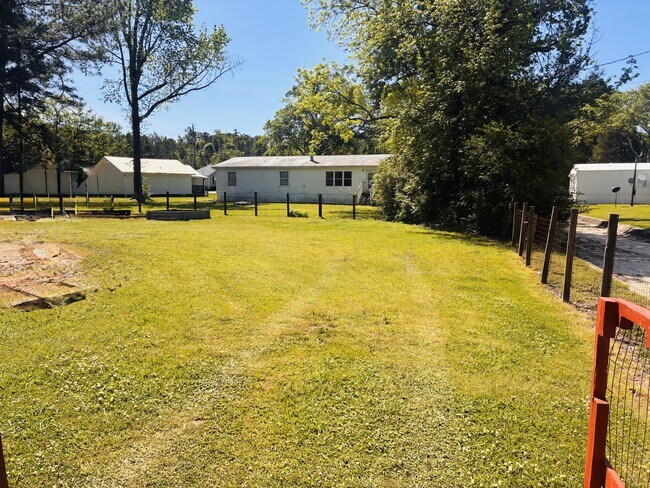 Foto del edificio - 424 E Air Depot Rd