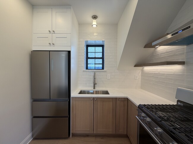 Building Photo - 5016 N Lawndale Ave