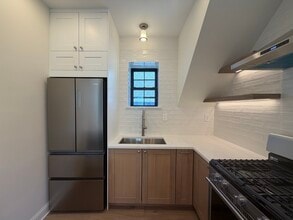 Building Photo - 5016 N Lawndale Ave