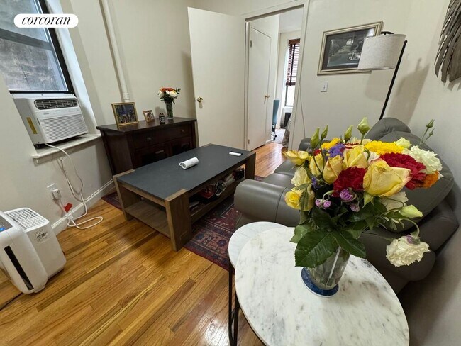 Foto del edificio - 309 W 47th St