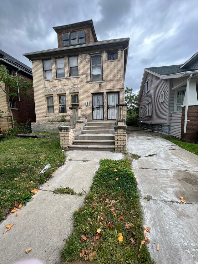 Primary Photo - 15900 Normandy St