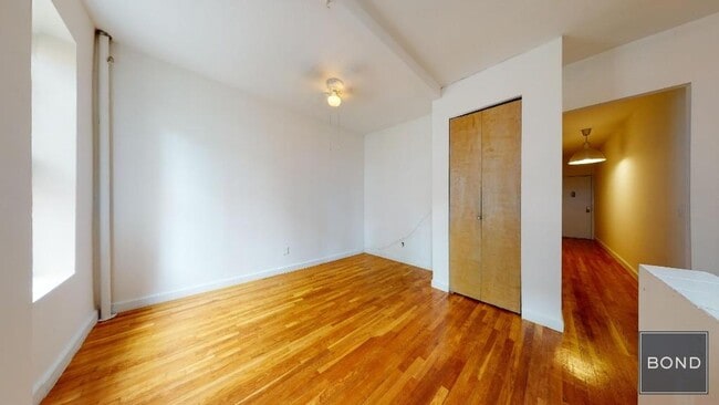 Building Photo - 324 E 91st St