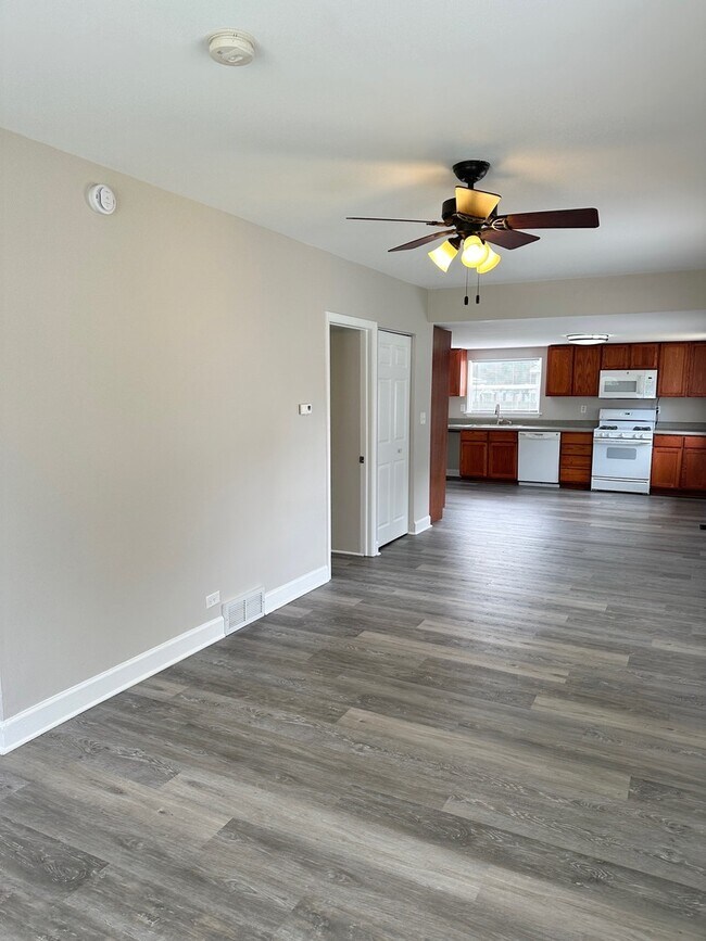 Foto del edificio - 7425 Cedar Dr