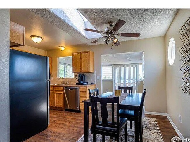 Foto del edificio - 4 Bedroom 2 bath split level home - Available in June!