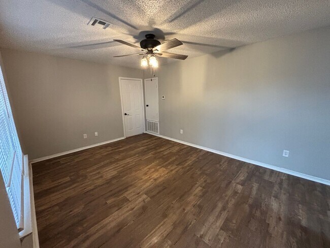 Building Photo - 3401 SW Landau Ct