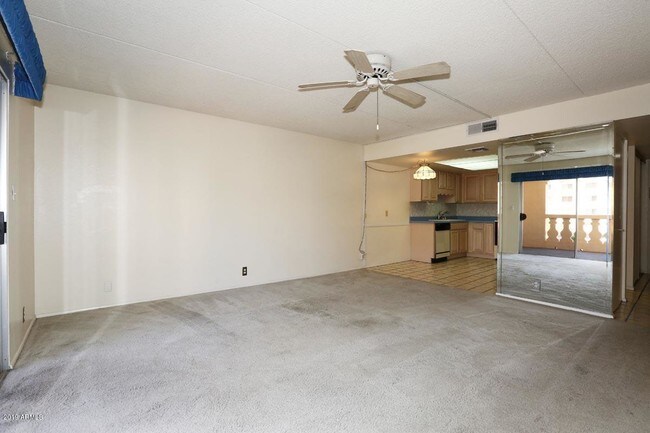 Foto del edificio - 7920 E Camelback Rd