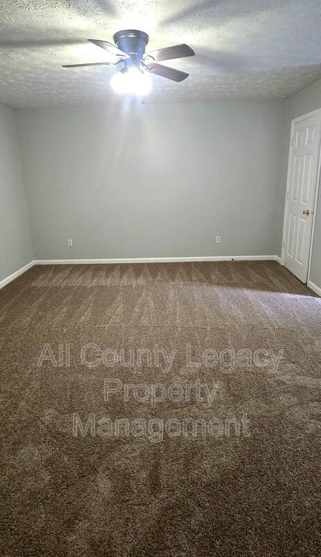 Foto del edificio - 700 Rosehip Ln
