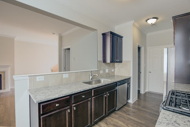 Foto del edificio - Coming Soon! Gorgeous End-Unit Townhome with Spacious Layout in Morrisville/Durham County