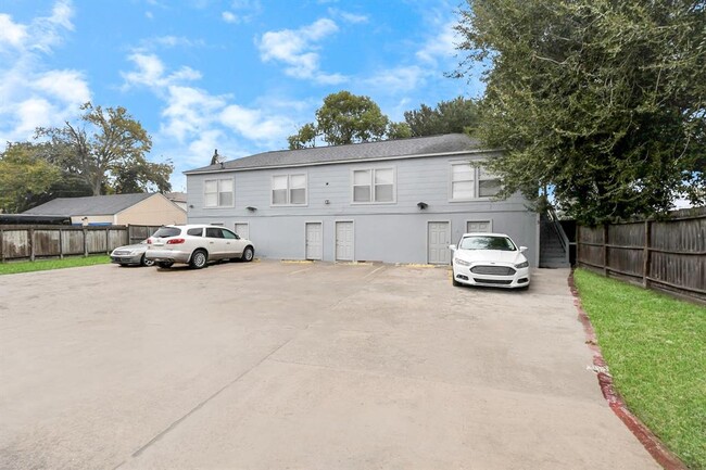 Building Photo - 116 Marian Ave
