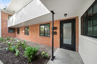 Building Photo - 520 Lovett Blvd