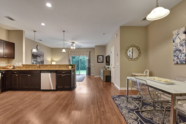 Foto del edificio - 3 Bedroom Townhouse