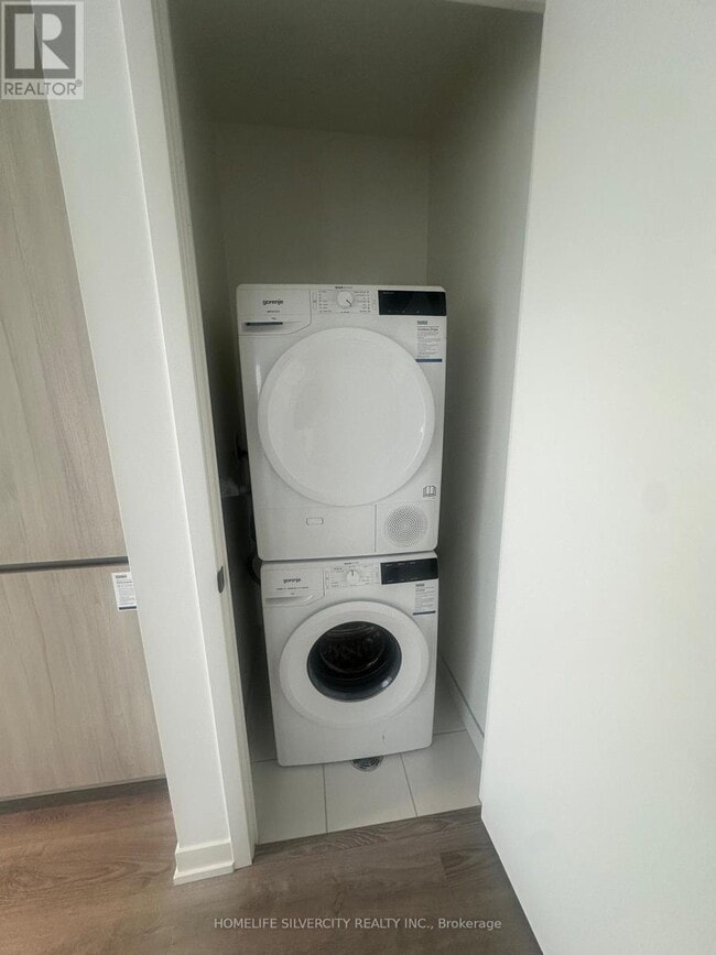 Building Photo - 8 Interchange Wy