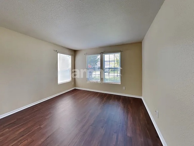 Foto del edificio - 916 Colonial Wy