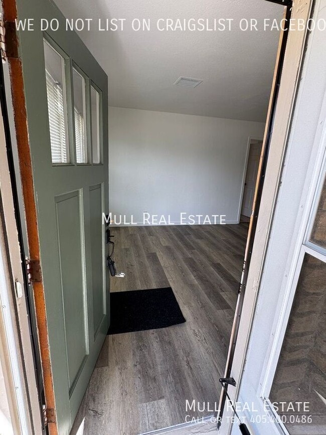 Photo - 1801 Oxford Way House