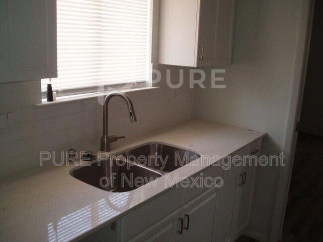 Foto del edificio - 6216 Leslie Pl NE