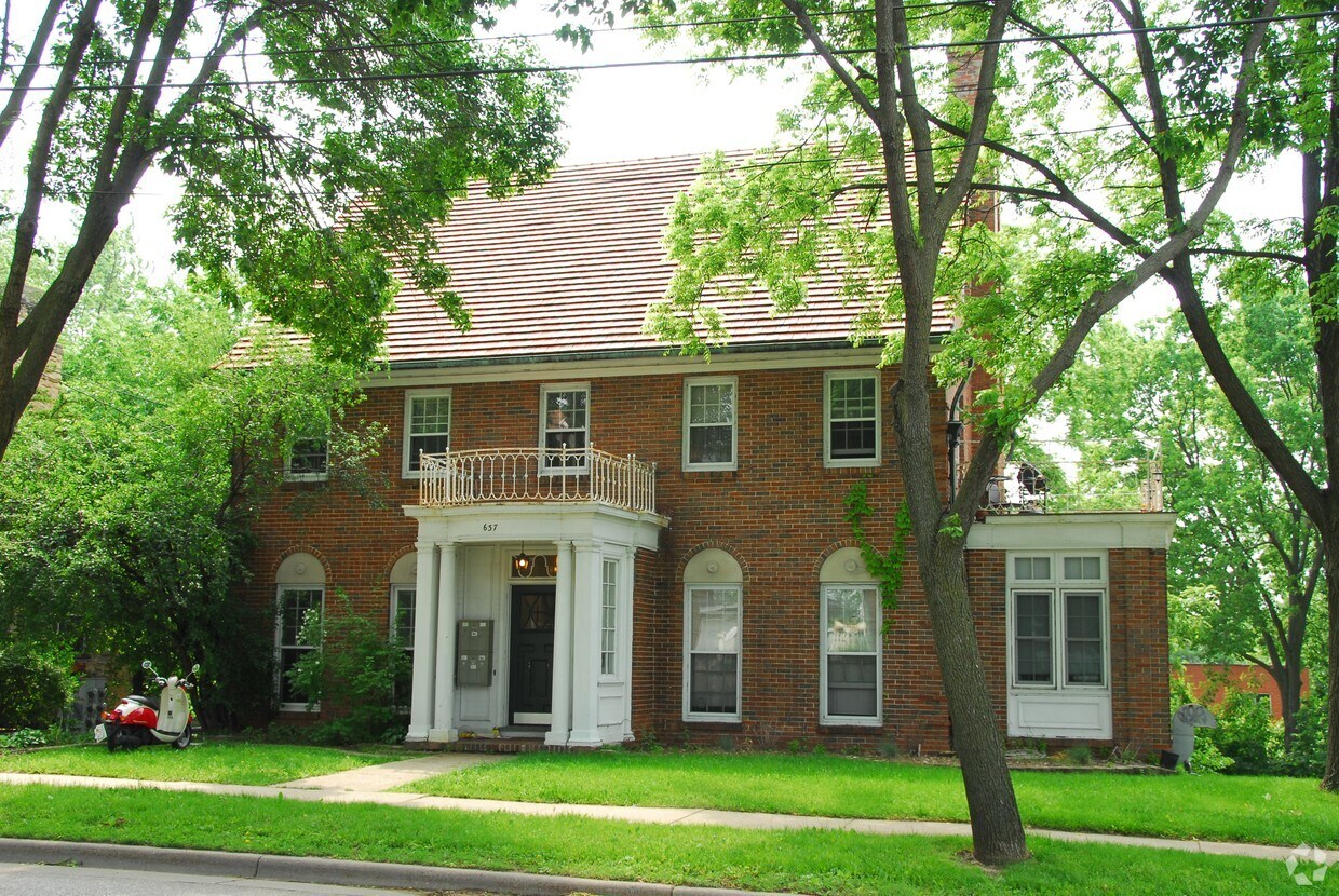 Building Photo - 637 E Gorham St