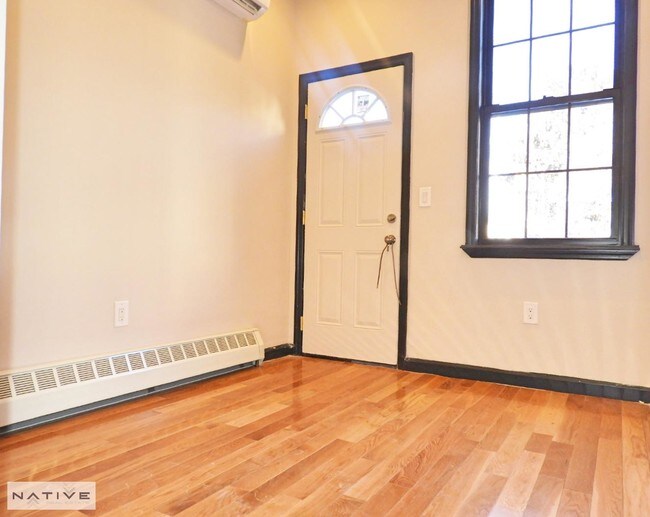 Building Photo - 659 Onderdonk Ave