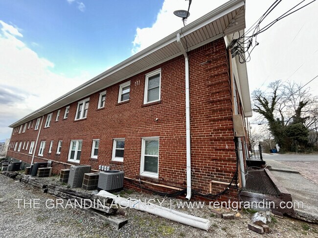Foto del edificio - 202 Elm Ave