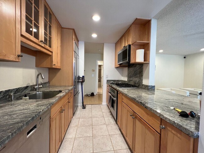 Building Photo - North Berkeley Furnished 1 Bed Condo - Parking / 4 Minutes Walk to Campus