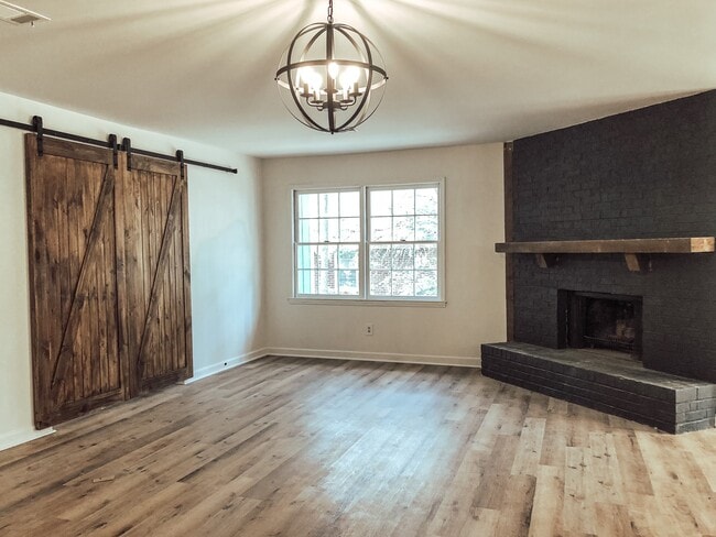 Foto del edificio - 1234 Juniper Dr