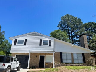 Building Photo - 10 Park Ln