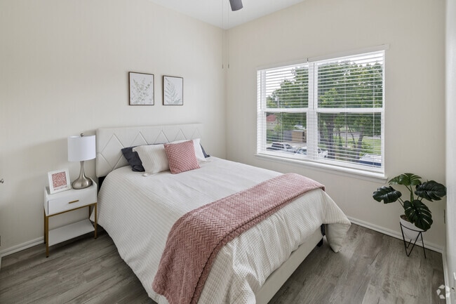 3BR, 3BA - 1,316SF - Second Bedroom - 715 Monnett