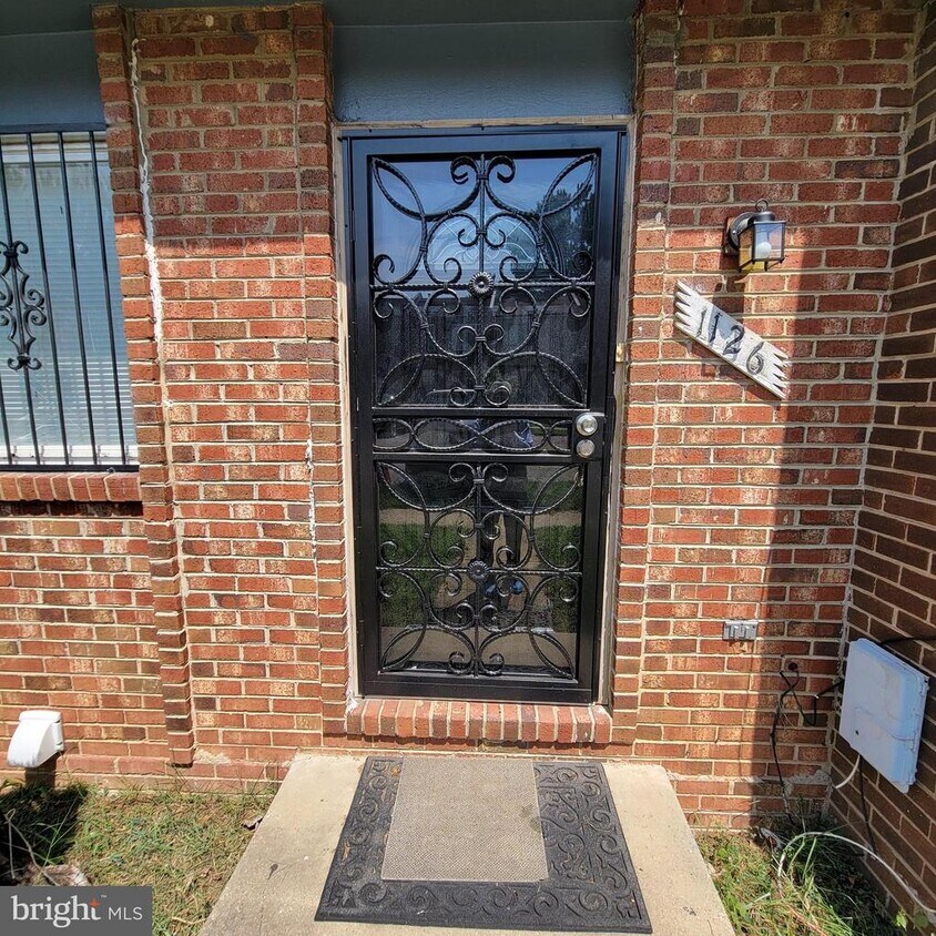 Foto principal - 1126 Barnaby Terrace SE